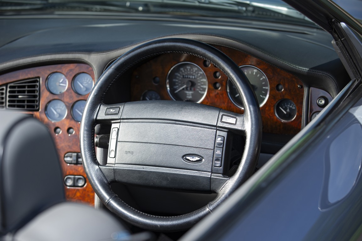 Aston Martin Virage Volante 5.3 V8, 355hp (Automático)
